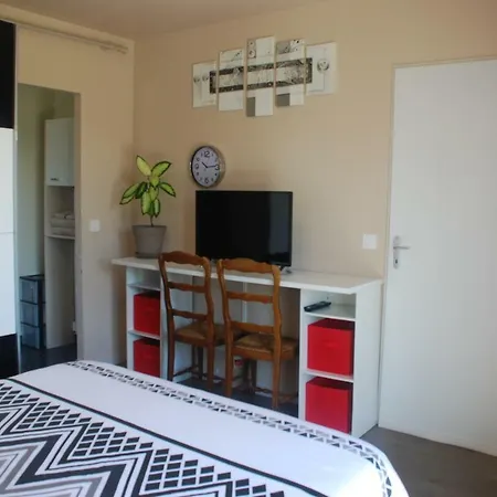 La Pause Du Sentier Sendets (Pyrenees-Atlantiques)